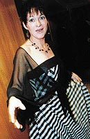 Valérie Zawadská si šaty ze Studia Chic Šárky Nácovské vybrala na valentinské módní přehlídce, kterou moderovala