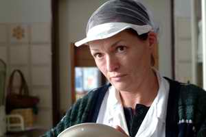 Valérie jako kuchařka při natáčení filmu "Snowboarďáci".