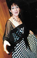 Valrie Zawadsk si aty ze Studia Chic rky Ncovsk vybrala na valentinsk mdn pehldce, kterou moderovala