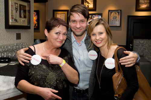 Nechte se obslouit celebritou. (Hard Rock Cafe, steda 9. listopadu 2011)