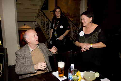 Nechte se obslouit celebritou. (Hard Rock Cafe, steda 9. listopadu 2011)