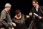 Richard Tesak a Miroslav Hrab chytali Valerii Zawadskou. Foto: showpix.cz